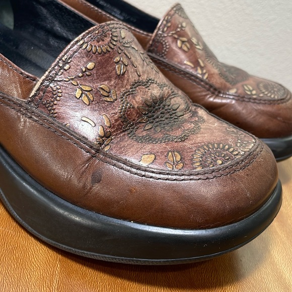 Dansko Brown Floral Mules - Picture 10 of 15
